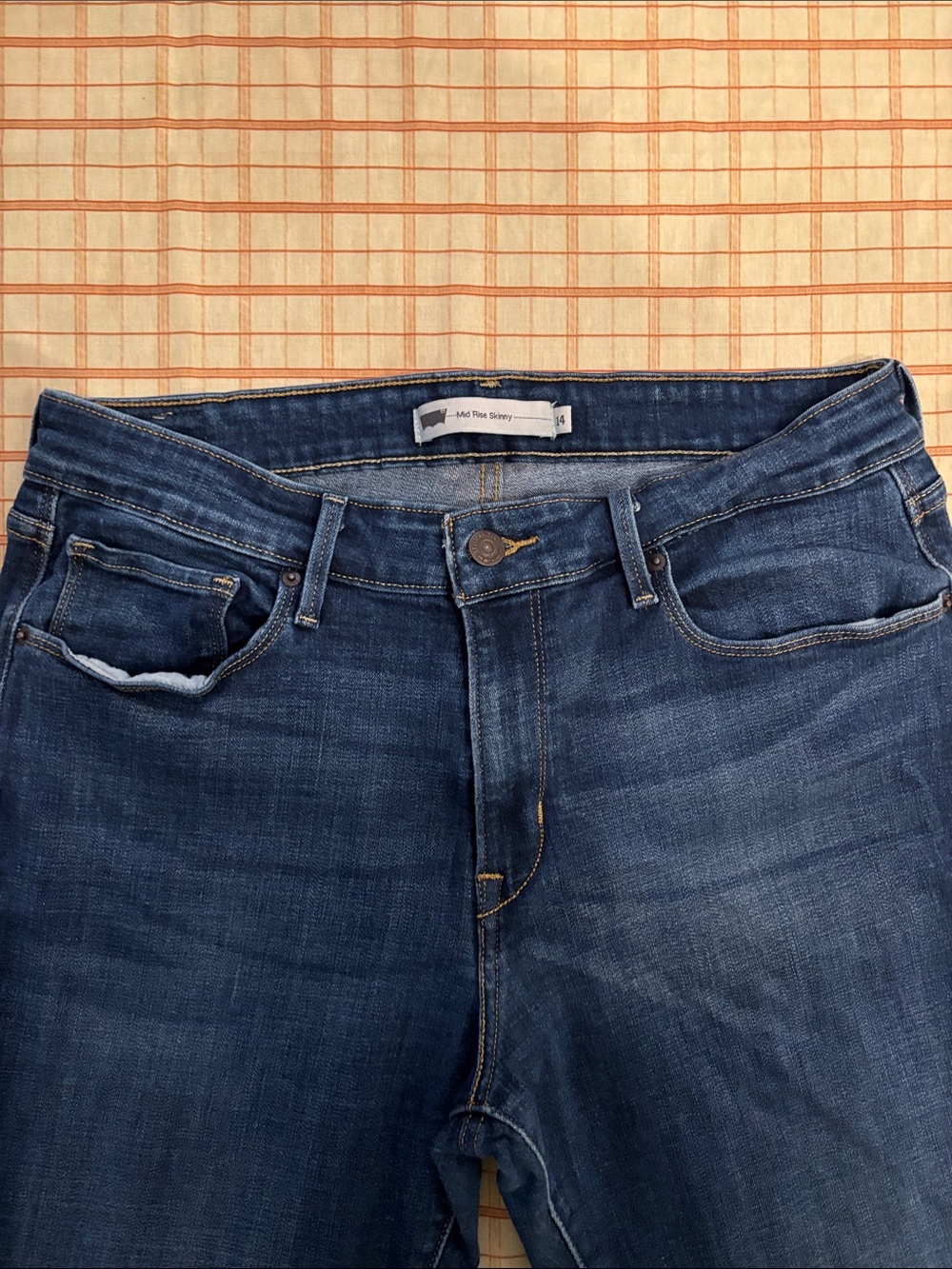 Levi’s Classic Women's Dark Blue Mid Rise Skinny Jeans - Picture 2 of 6